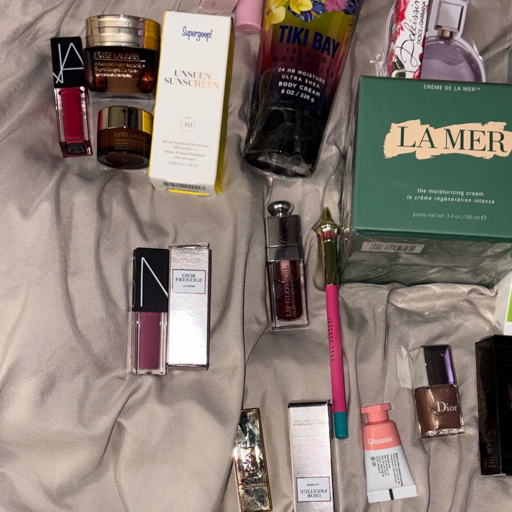 Luxury MYSTERY Beauty Lot with high and luxury, skin care and self-care - Picture 3 of 6